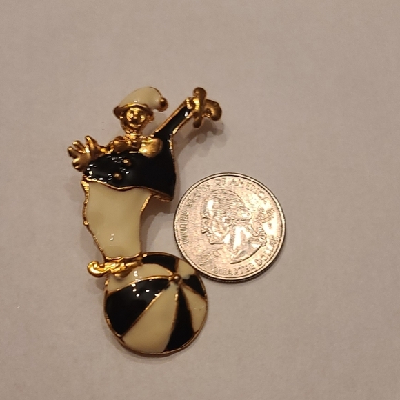Enamel Clown Balancing On Ball Pin - Picture 3 of 3